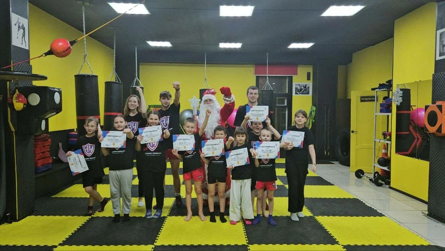 Фотография спортсменов в зале в спортивном клубе Академия Чемпионов
