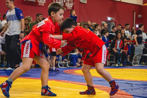 Схватка в спортивном клубе Академия Чемпионов